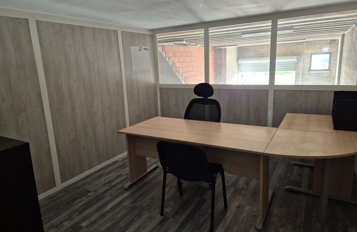 VIC LA GARDIOLE/MIREVAL : Local professionnel 182m2 — photo 4