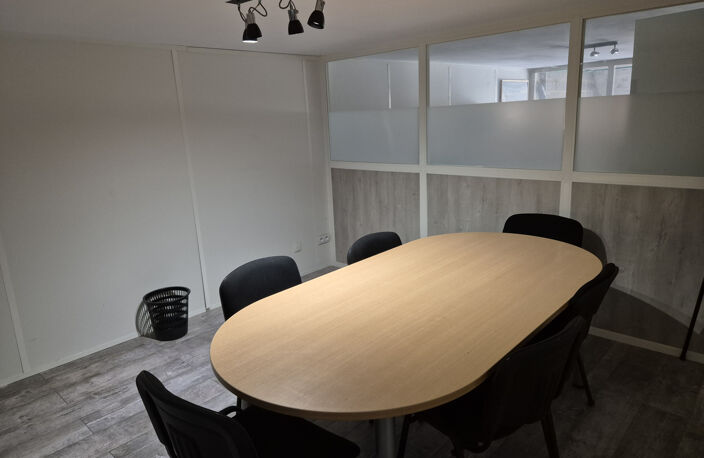 VIC LA GARDIOLE/MIREVAL : Local professionnel 182m2 — photo 5