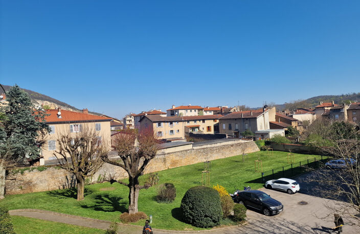 Grand T3 au coeur de Couzon au mont d'or — photo 2