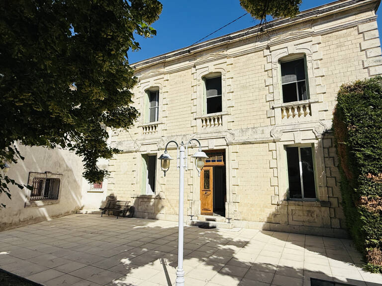 Demeure bourgeoise du 19 ème à Vauvert — photo 1
