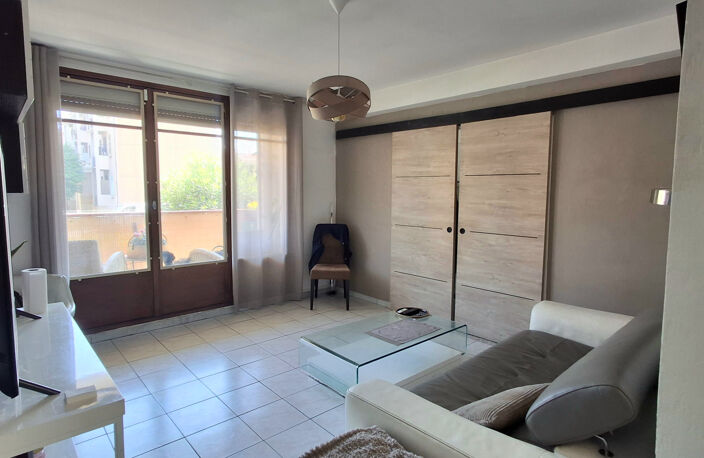 Appartement T3 traversant idéalement situé ! — photo 2