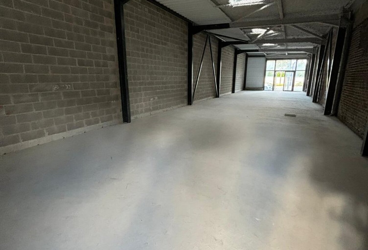 Local commercial — photo 1