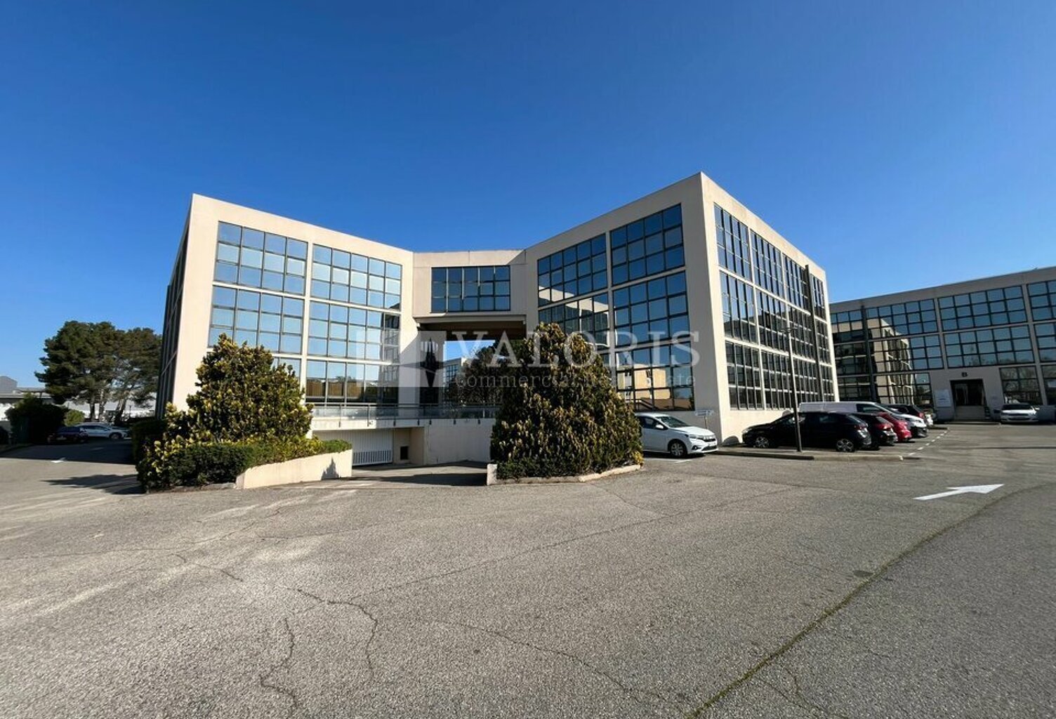 BUREAUX à LOUER — photo 1