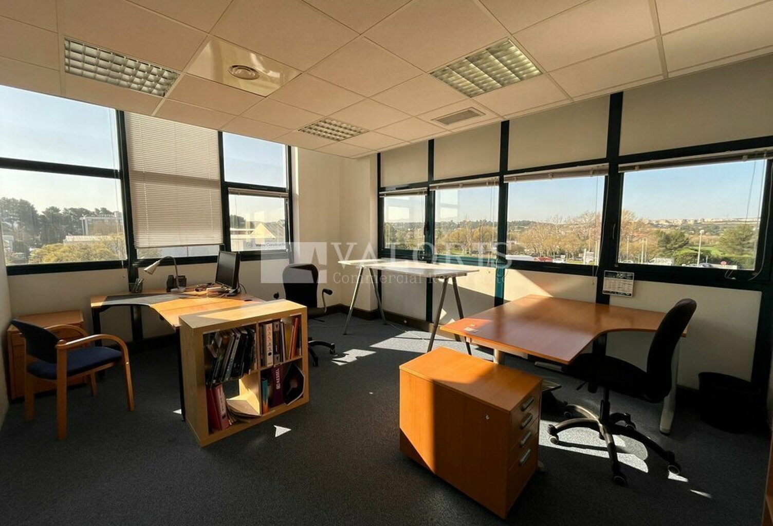 BUREAUX à LOUER — photo 1