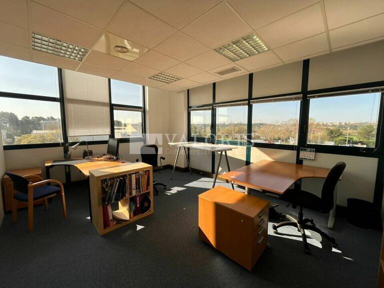 BUREAUX à LOUER — photo 1