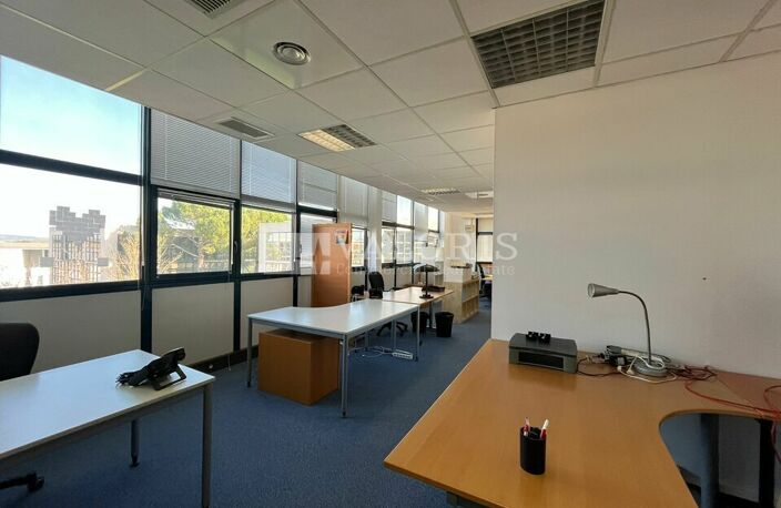 BUREAUX à LOUER — photo 2