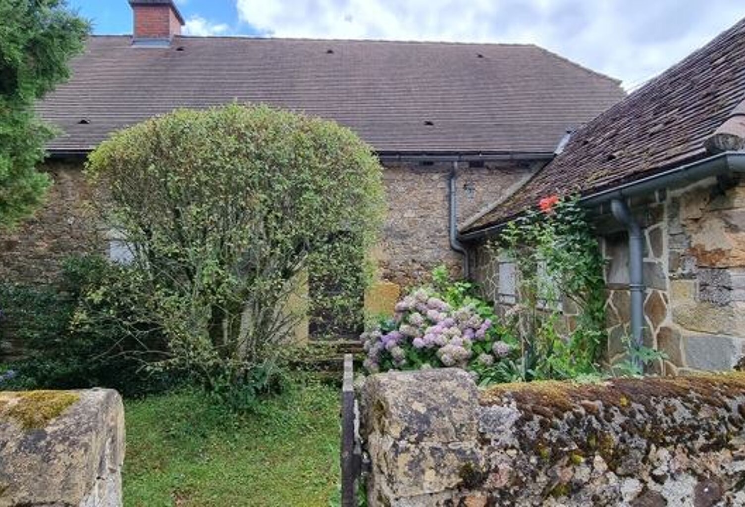 Maison en pierre de 4 pièces principales — photo 1