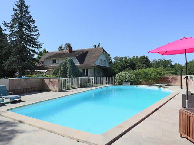 Maison 6 chambres avec garages et piscine sur terrain de 5000m2 — photo du bien