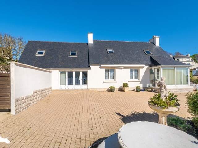 Maison de ville de 9 pièces principales — photo du bien