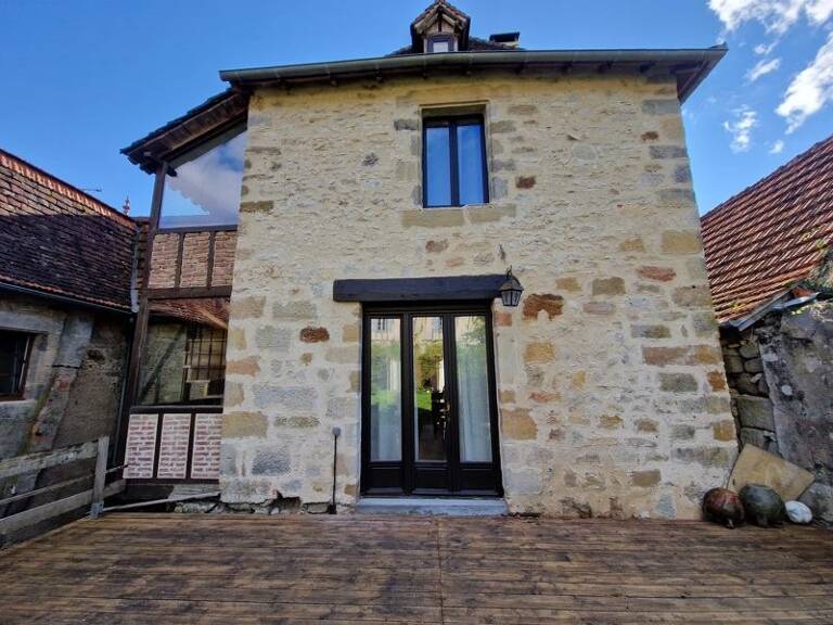 Maison en pierre de 4 pièces principales — photo 1