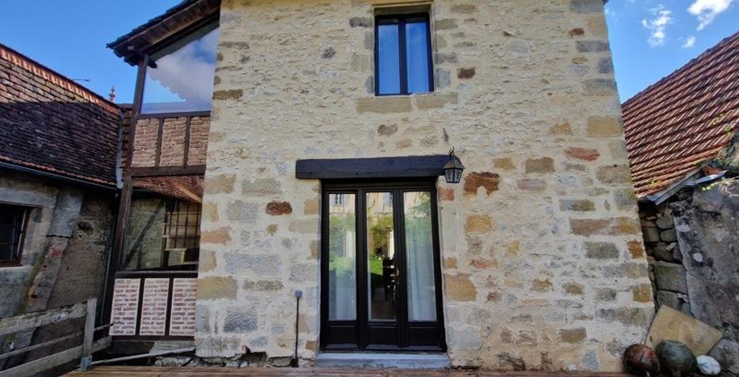 Maison en pierre de 4 pièces principales — photo 1