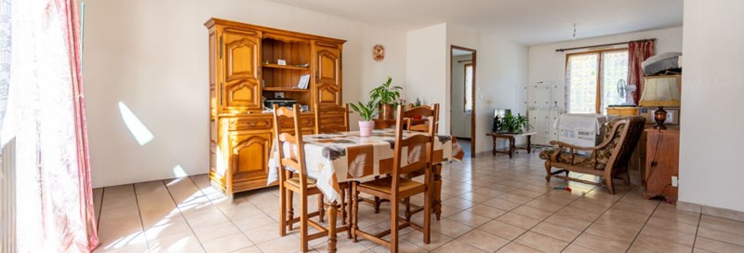 Maison 5 Pièces 98 m² à vendre à Saint-Georges-sur-Moulon (18110)