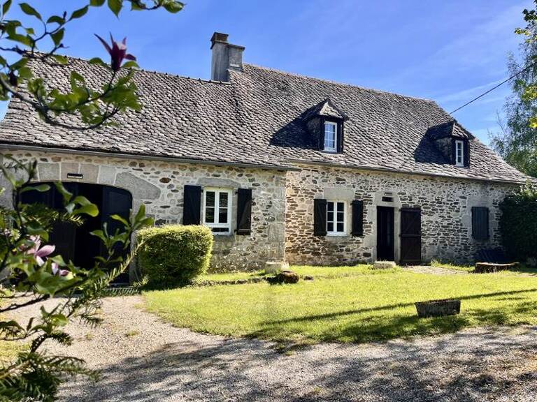 Maison en pierre de 4 pièces principales — photo 1