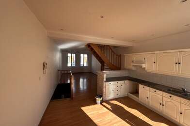 Appartement 5 pièces 890 €