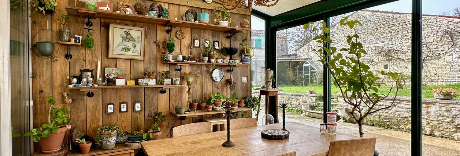 Maison 9 Pièces 181 m² à vendre à Saint-Jean-de-Liversay (17170)