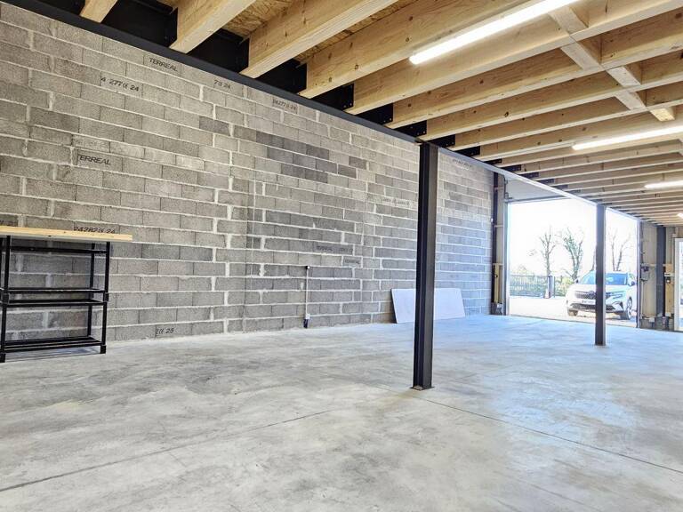 Location Local d'activités 198 m&sup2; — photo 1