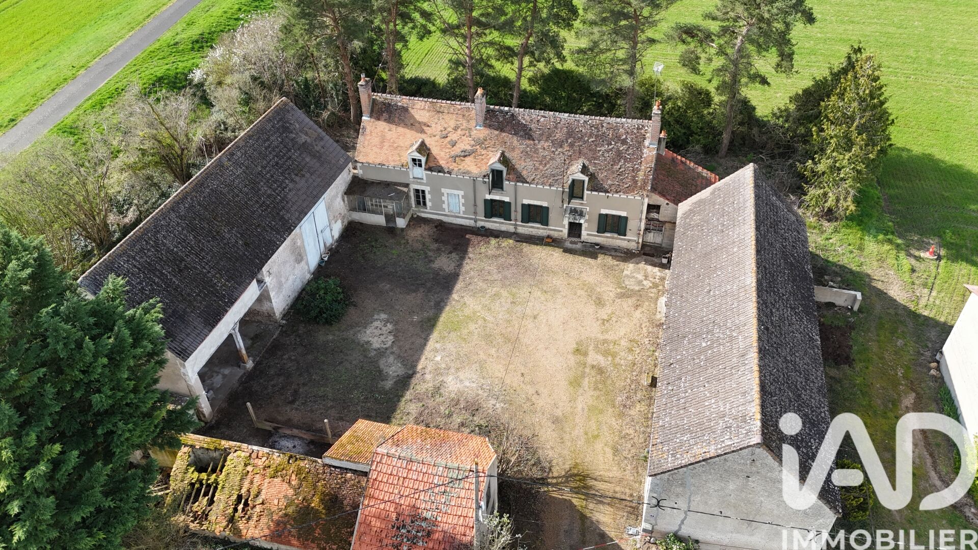 St-Benoit-Sur-Loire - 270m² - 9p. - 5ch.