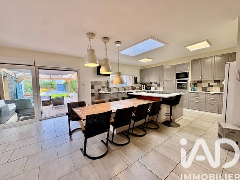 Vente Maison/villa 8 pièces — photo 1