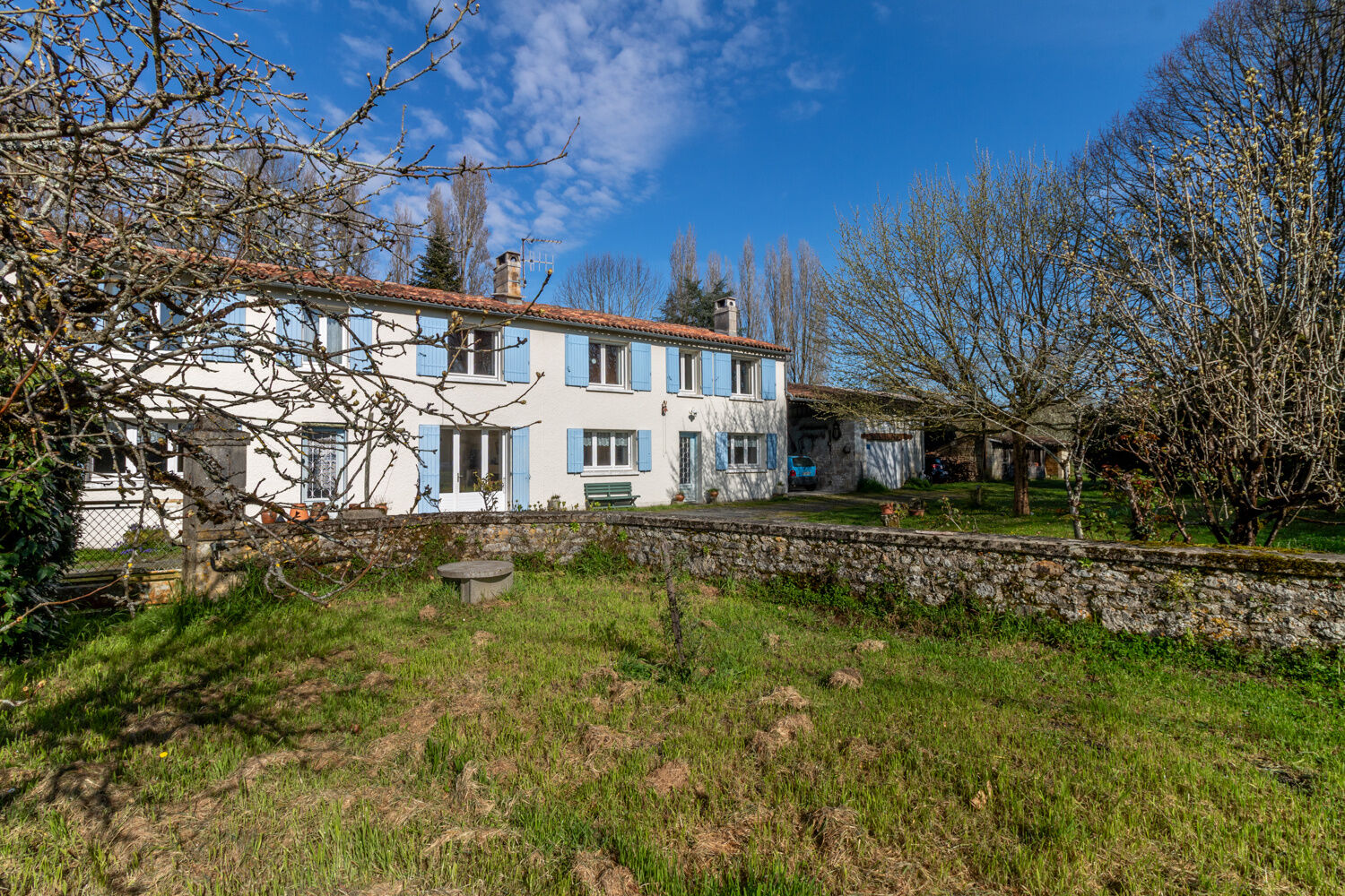 Villa / Maison  T8 à vendre Nieul-lès-Saintes 17810