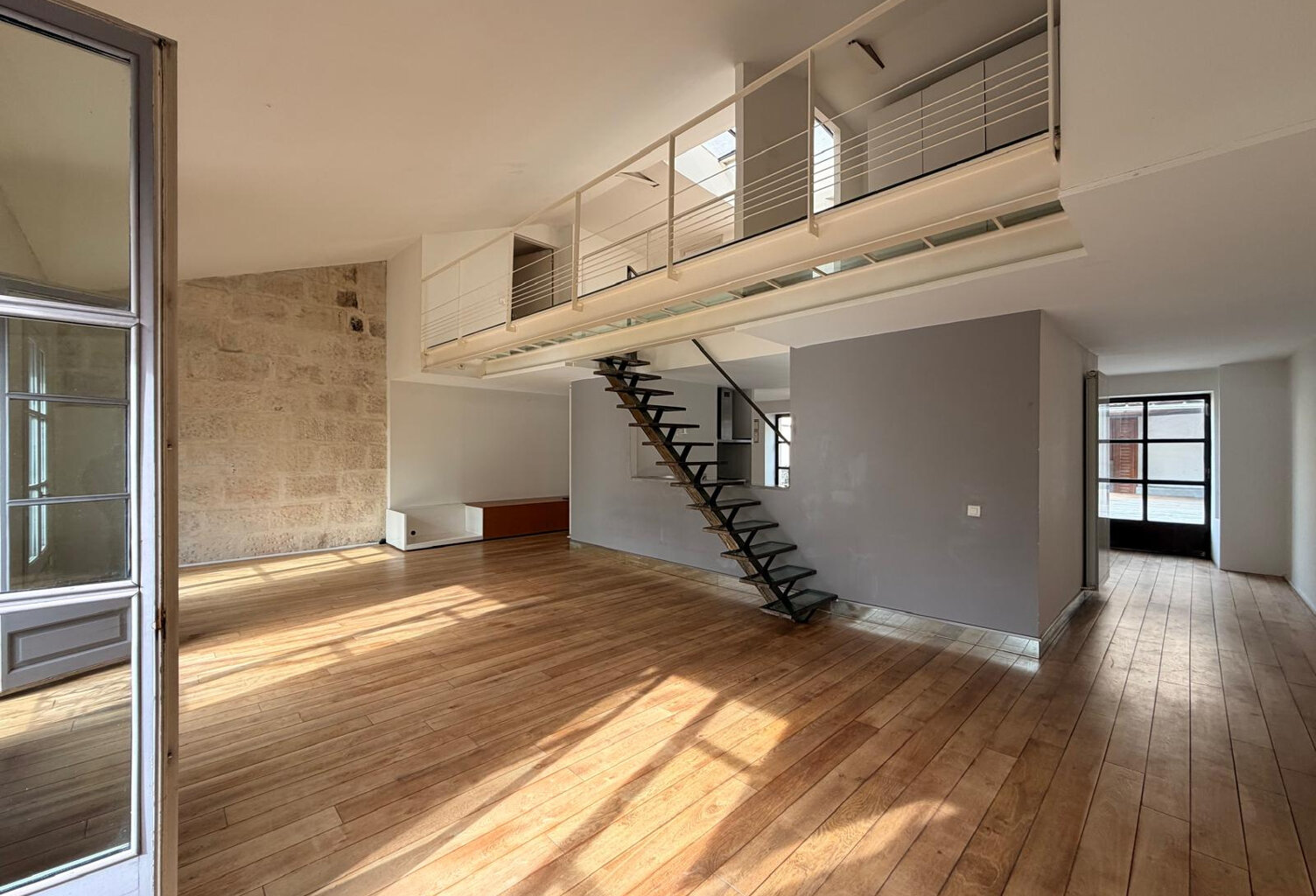 NIMES MAISON CARREE Duplex d'exception P3 bis de 155m2 avec — photo 1