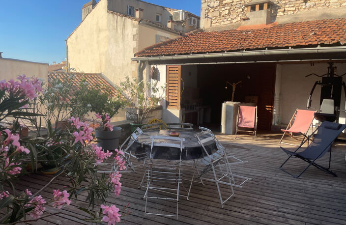 NIMES MAISON CARREE Duplex d'exception P3 bis de 155m2 avec — photo 2