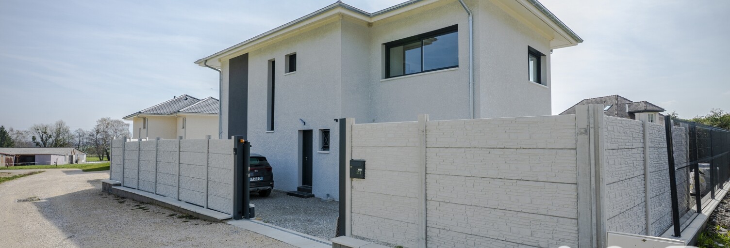 Maison 5 Pièces 136 m² à vendre à Saint-Jean-de-Gonville (01630)