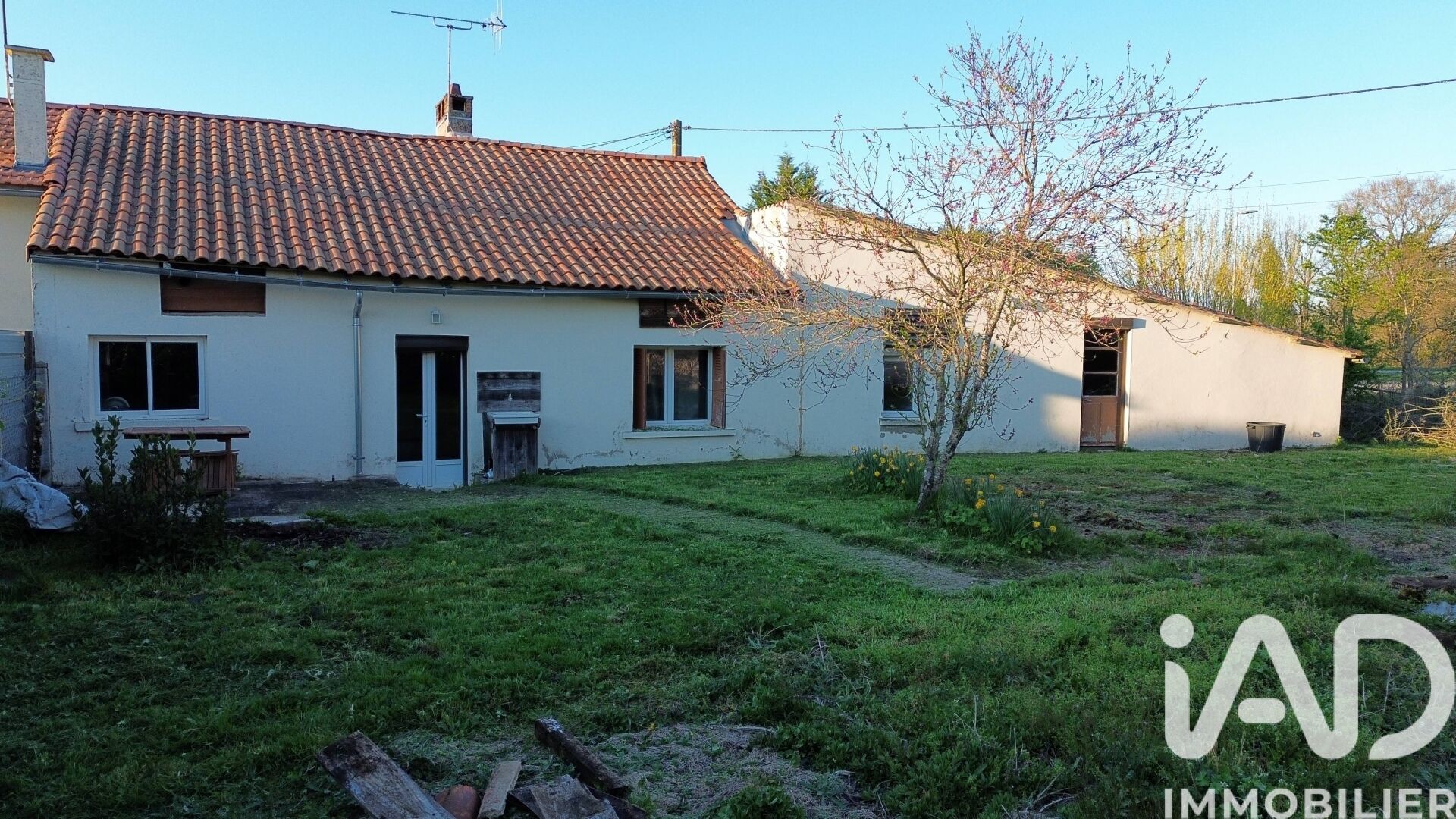 Usson-Du-Poitou - 73m² - 3p. - 1ch.