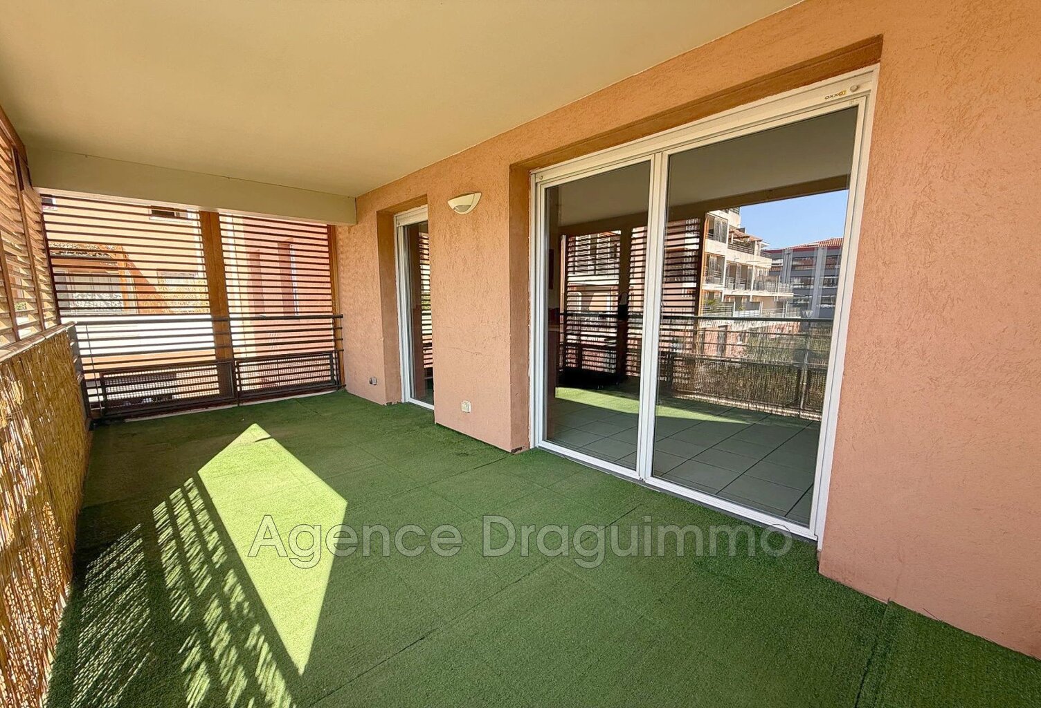 Reloué par l''agence<BR>CHARMANT F3 avec PISCINE QUARTIER CHABRAN — photo 1