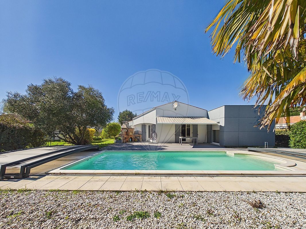 Villa / Maison  T5 à vendre Mathes (Les) 17570