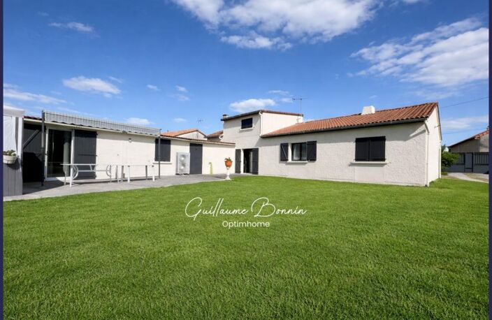 Guillaume BONNIN immobilier 86 vous présente cette Maison 6/7 pièces de 139m² avec 4 à 5 chambres + Jardin avec terrasse à Saint-Léger La Pallu (86380) — photo 2