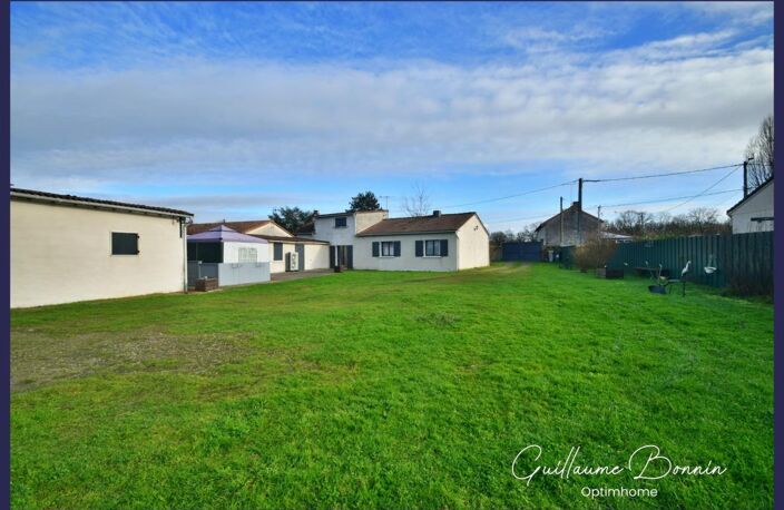 Guillaume BONNIN immobilier 86 vous présente cette Maison 6/7 pièces de 139m² avec 4 à 5 chambres + Jardin avec terrasse à Saint-Léger La Pallu (86380) — photo 3