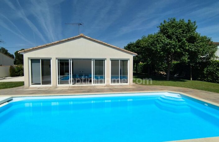 Charente, à Vars, maison de plain pied de 137 m², 4 chambres, véranda, piscine, garage et terrain clos 1002 m² — photo 4