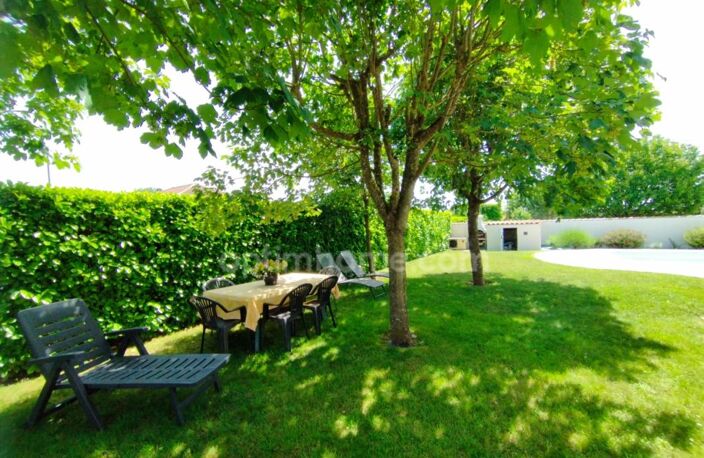 Charente, à Vars, maison de plain pied de 137 m², 4 chambres, véranda, piscine, garage et terrain clos 1002 m² — photo 5