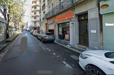 Commerce  672000 €