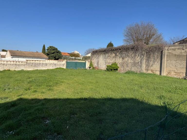 Terrain constructible viabilisé BEAUCAIRE — photo 1