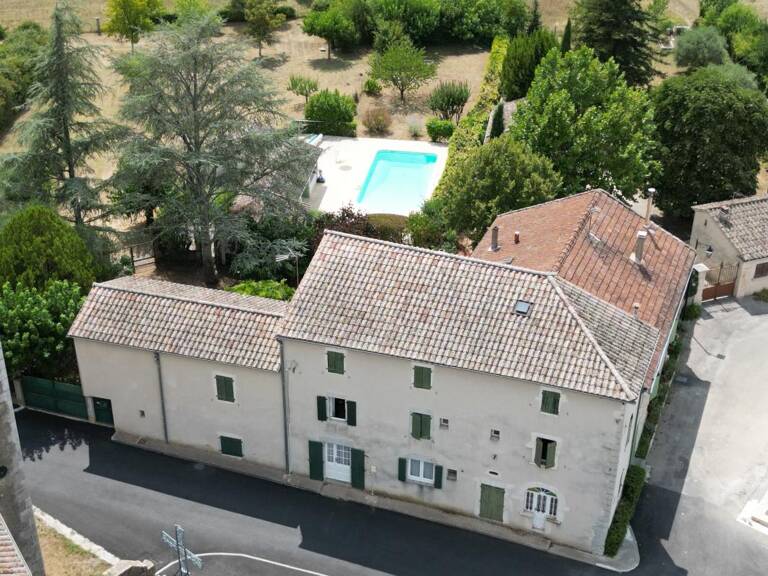 Maison de village avec piscine et 8 chambres — photo 1