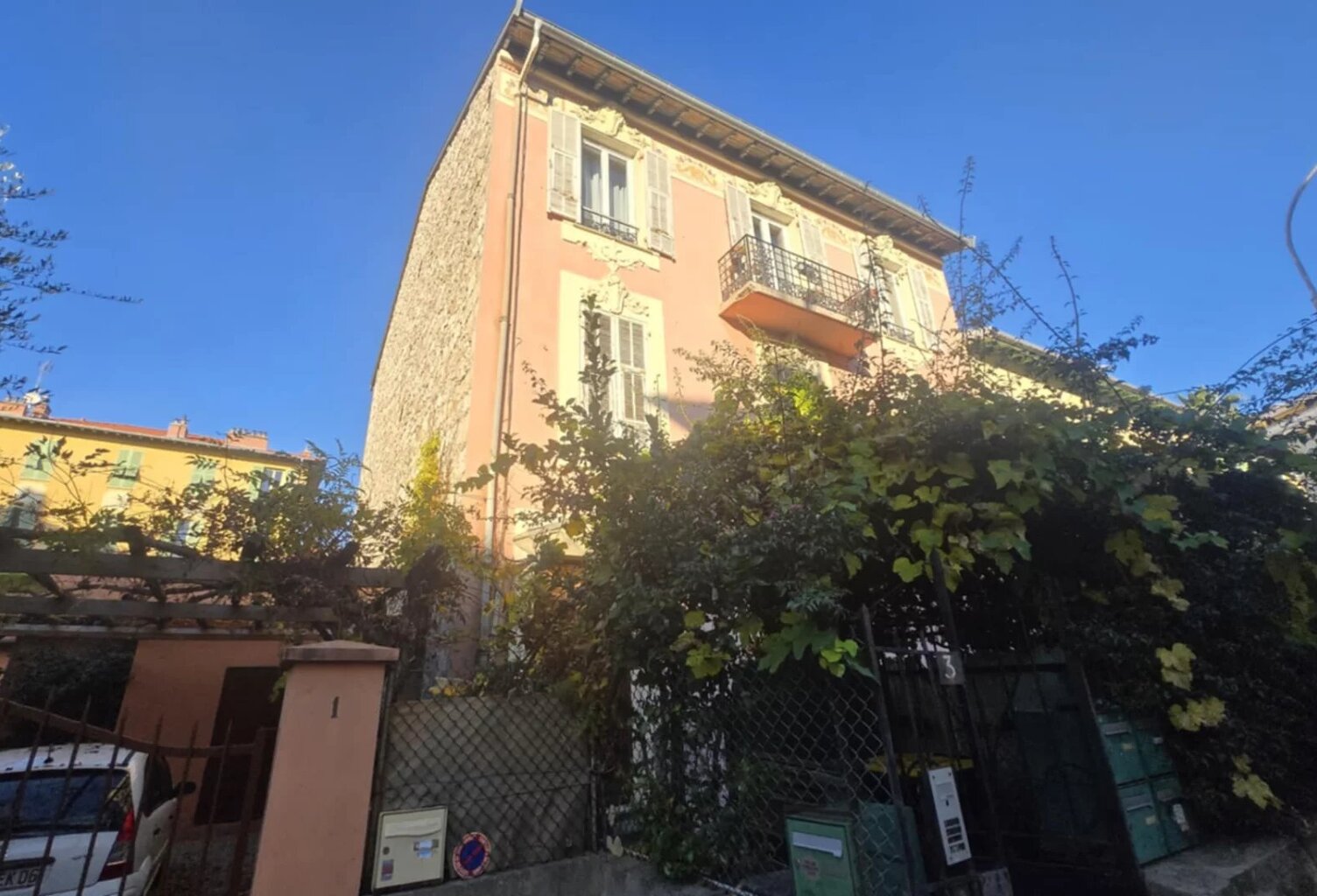CHAMBRUN/ST MAURICE - DERNIER ETAGE - 3PIECES + CAVES — photo 1