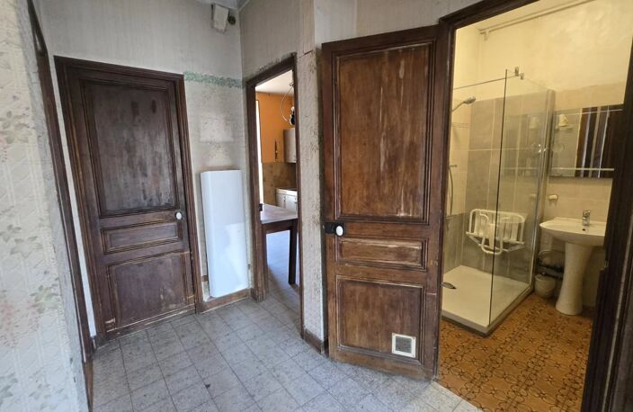 CHAMBRUN/ST MAURICE - DERNIER ETAGE - 3PIECES + CAVES — photo 4