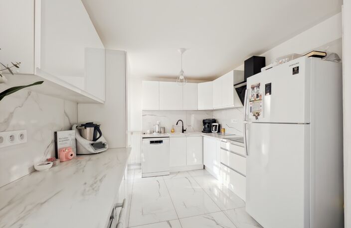 Dpt Haute Savoie (74), à vendre THONON-LES-BAINS - Lumineux T3 de 63m² avec double balcon – Secteur très recherché — photo 2
