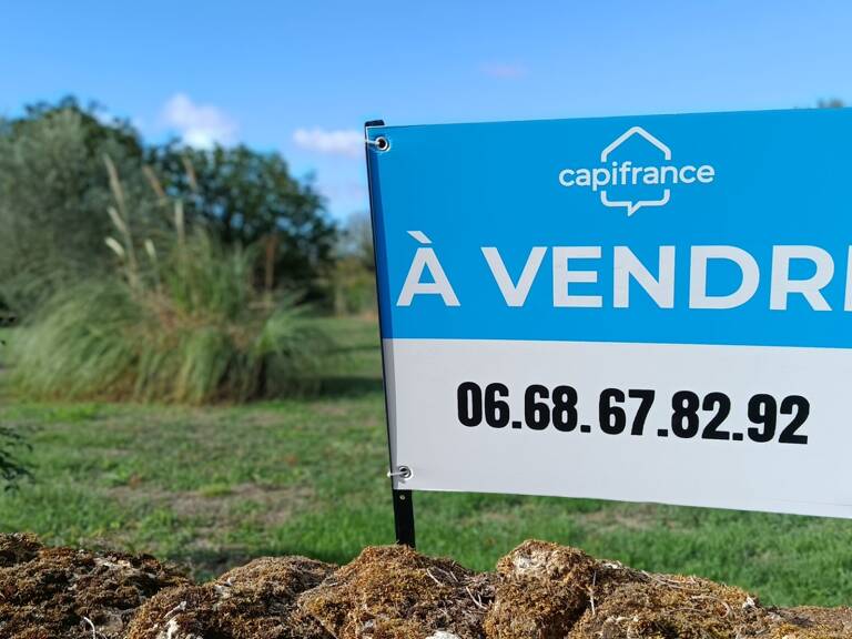 Terrain constructible de 1325m² à vendre ROMANS (79) en EXCLUSIVITÉ CAPIFRANCE — photo 1