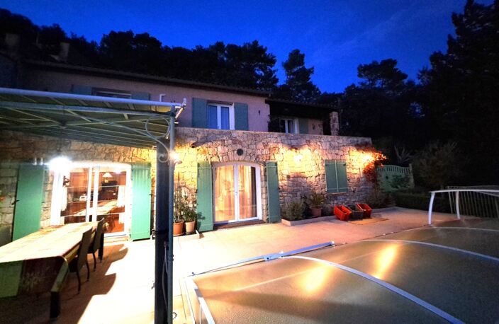 VAR (83) VINS SUR CARAMY, Magnifique Villa de charme de 163m² + studio 20m²et dépendances/1939m²avec piscine — photo 3