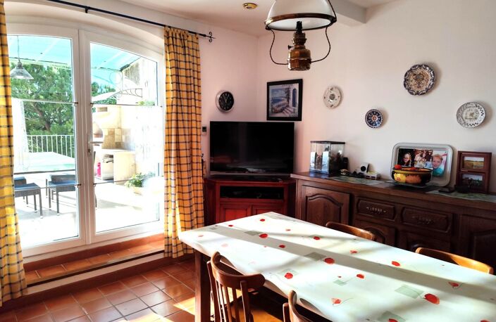 VAR (83) VINS SUR CARAMY, Magnifique Villa de charme de 163m² + studio 20m²et dépendances/1939m²avec piscine — photo 5