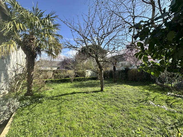 Maison à vendre 4 CHAMBRES, BEAU TERRAIN, AVRILLE (49), proche commerces et transports — photo du bien