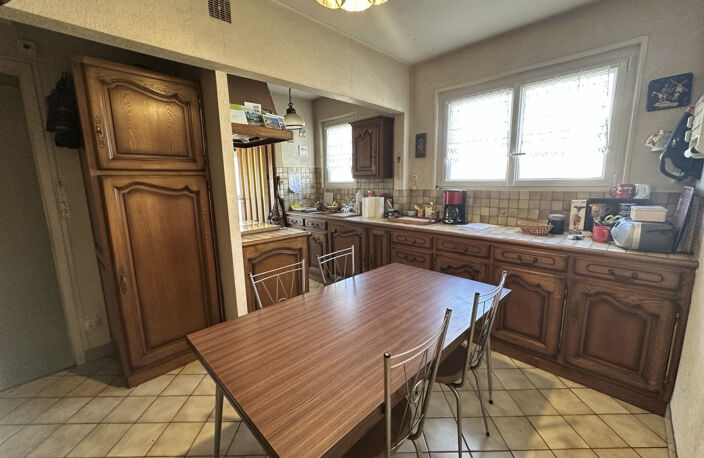 Maison à vendre 4 CHAMBRES, BEAU TERRAIN, AVRILLE (49), proche commerces et transports — photo 3