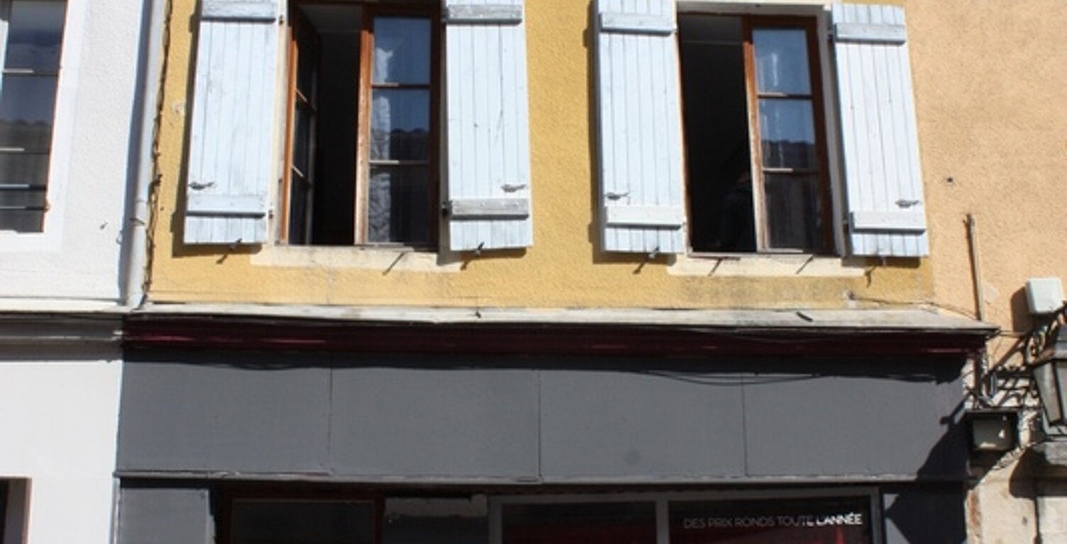 Immeuble à vendre TOURNUS (71) Appt T4-83m2 (loué) + (Local commercial) à 119 000 € — photo 1