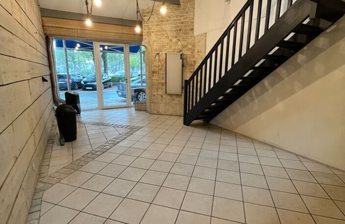 Local commercial 89m² à louer - Place Gambetta, Saint-Pierre-d’Oléron. (17) — photo 5