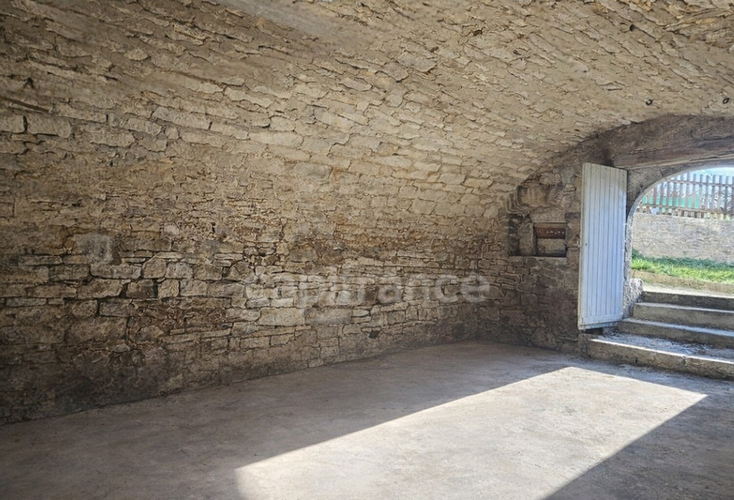 Cave voutée avec accès facile, potentiel rare, à vendre MOUCHARD (39) — photo 1