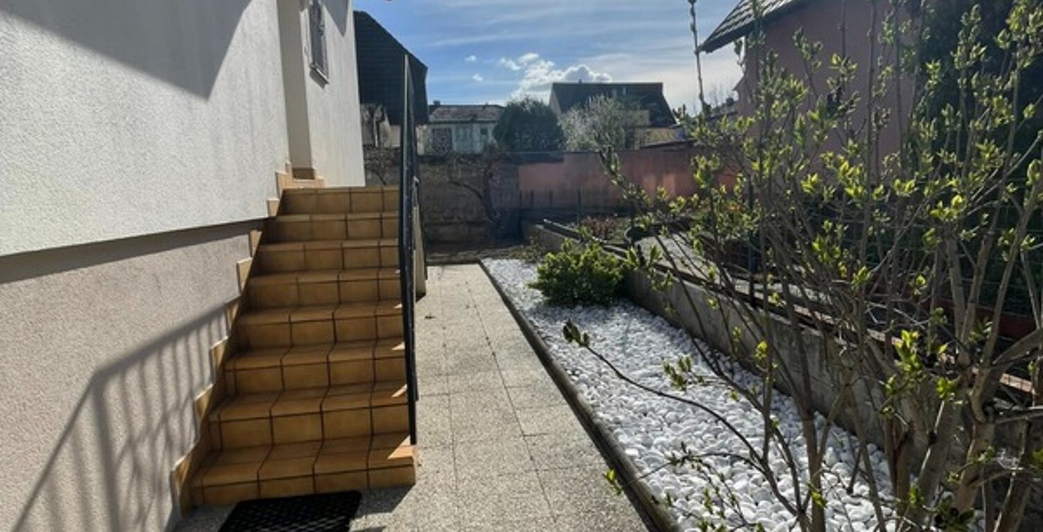 Maison 5 pièces – 120 m²  – Jardin, terrasse et double garage – Quartier calme à COLMAR à vendre — photo 1