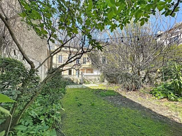 Maison À Vendre Avignon Intra-Muros, 240 m², 7 pièces, jardin — photo du bien