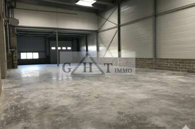 Local industriel  4858 €